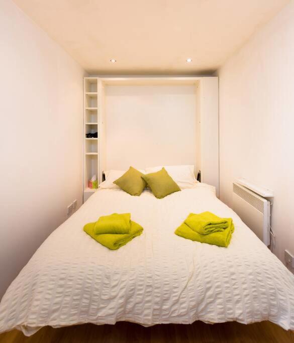 Trendy 10Th Floor Studio Apartment กลาสโกว์ ภายนอก รูปภาพ