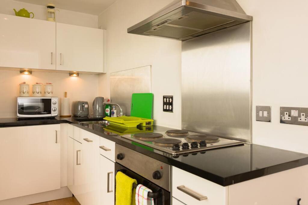 Trendy 10Th Floor Studio Apartment กลาสโกว์ ภายนอก รูปภาพ