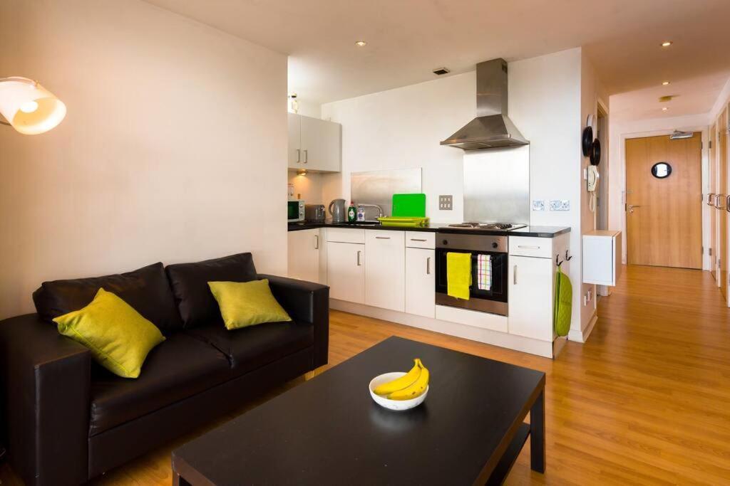 Trendy 10Th Floor Studio Apartment กลาสโกว์ ภายนอก รูปภาพ